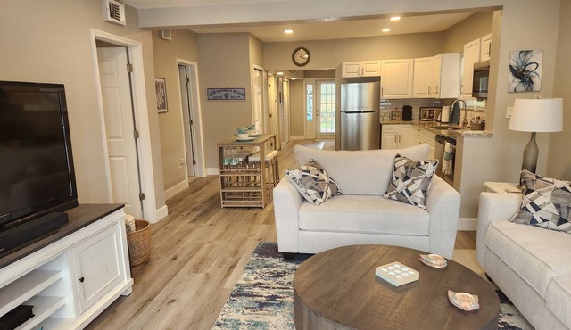 Charming 3-bedroom house in New Smyrna Beach with WiFi, AC and all amenities.