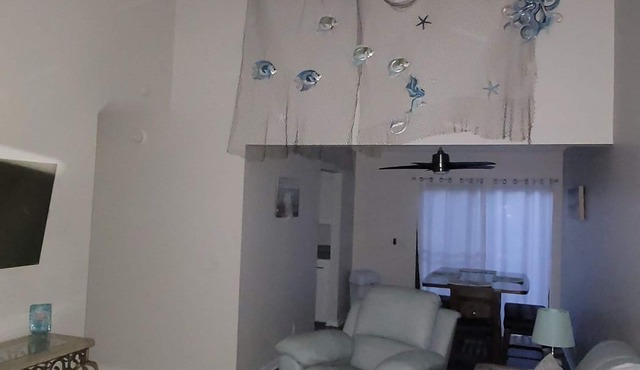 Charming 3-bedroom, 2 bath condo, fully furnished in marvelous St. Simons Island