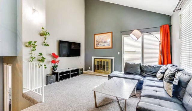 Charming 3-bedroom townhome with WiFi and AC in West Valley City