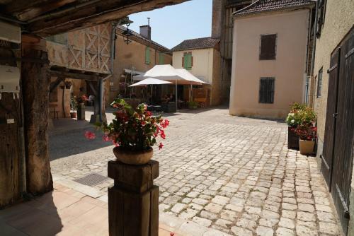 Charming 3 Bed with 2 Bath House in Medieval Village