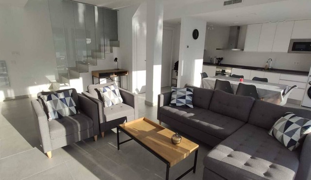 Charming 3-bedroom villa with private swimming pool in beautiful Gran Alacant