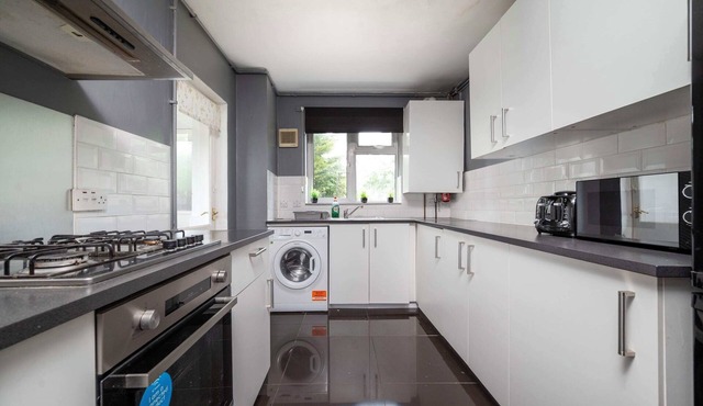 Charming 3-Bedroom House with Garden Greenford