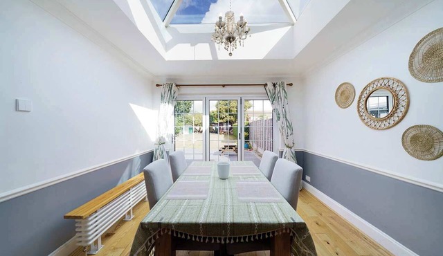 Charming 3-Bedroom Bungalow in London