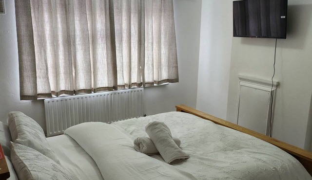 Charming 3-Bedroom House Rental in Greater London