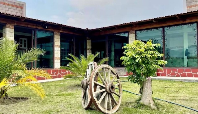Charming 3-bedroom cottage in Puente Caporal with WiFi