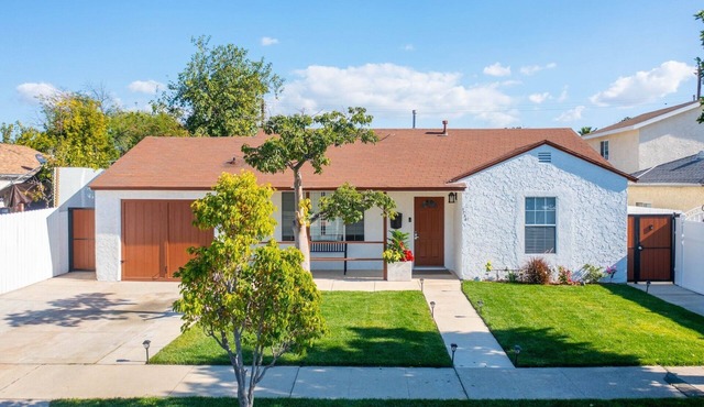 Charming 3-bedroom house with AC and WiFi in wonderful North Hollywood