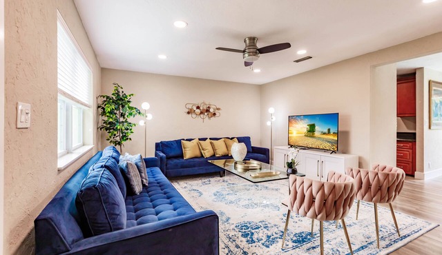 Charming 3-bedroom house in West Palm Beach with AC, WiFi