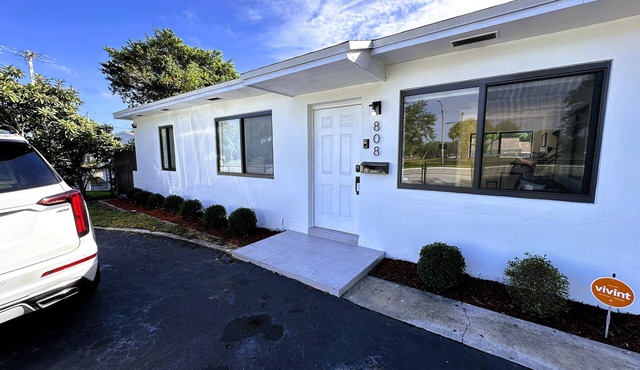 Charming 3-bedroom house with AC and WiFi in West Palm Beach