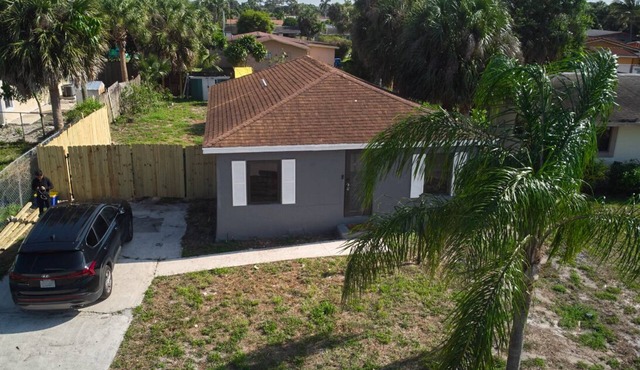 Charming 3-bedroom house with AC, WiFi in lovely West Palm Beach