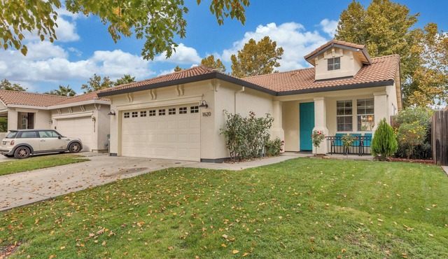 Charming 3-bedroom house 20 minute walk to the river.