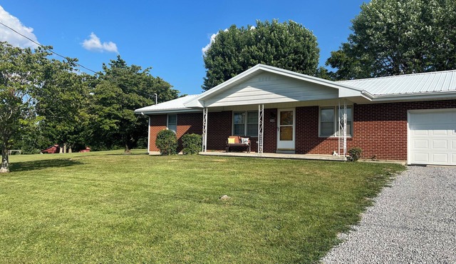 Charming 3-bedroom country house just minutes from Green River Lake.