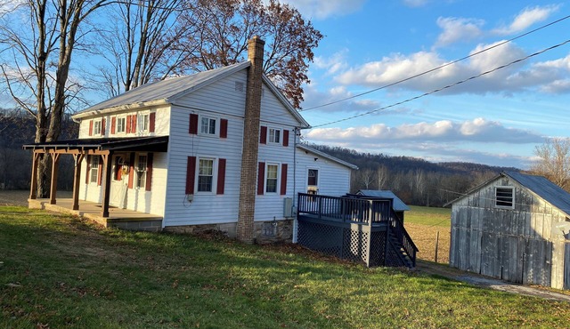 Charming 3-Bedroom Farmhouse in East Waterford with Meadow View