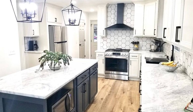 Charming 3-bedroom house in marvelous Estill Springs lake front community