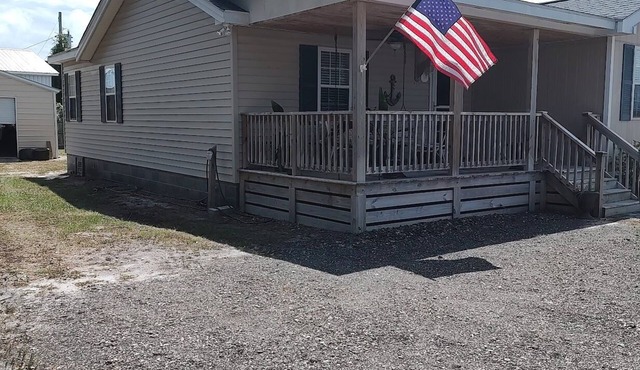 Charming 3-bedroom house in Harkers Island with a view of the bay