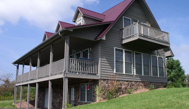 Charming 3-bedroom home in Laurel Springs with view over the Blue Ridge Parkway