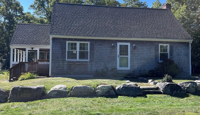 Charming 3-bedroom house in delightful Little Compton perfect for a holiday.