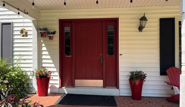 Charming 3-bedroom house in wonderful Moreland Hills with a shared pond & trail