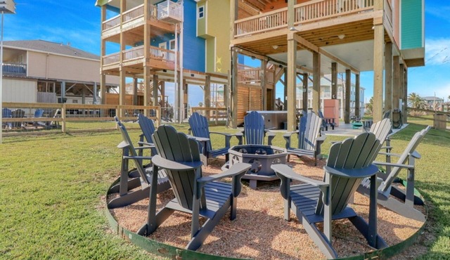 Charming 3-bedroom house with WiFi and AC in tranquil Bolivar Peninsula.