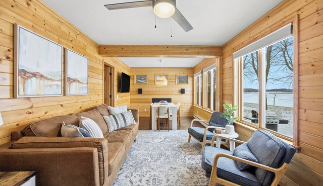 Charming 3-Bedroom Lakefront Cabin on Lake Lida by Maplewood State Park