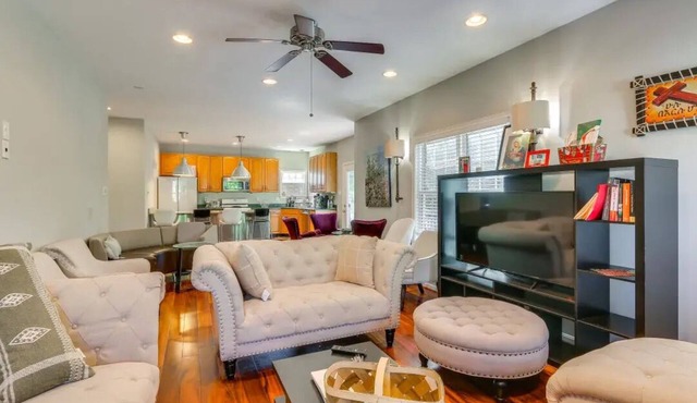 Charming 3-bedroom house in enchanting Point of Rocks with WiFi, 3 car garage
