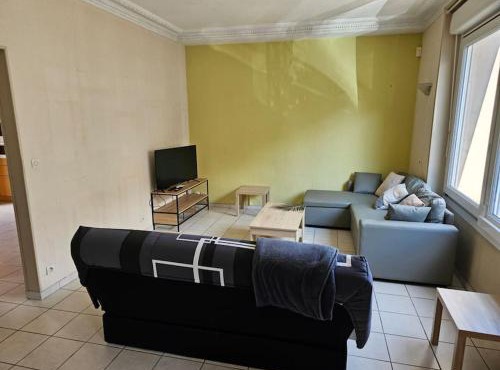 Charming 3-Bedroom House, Perfect for Family Getaways or Extended Professional Stays