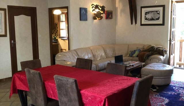 Charming 3-bedroom stone farm house in lovely Saint-Setiers with WiFi