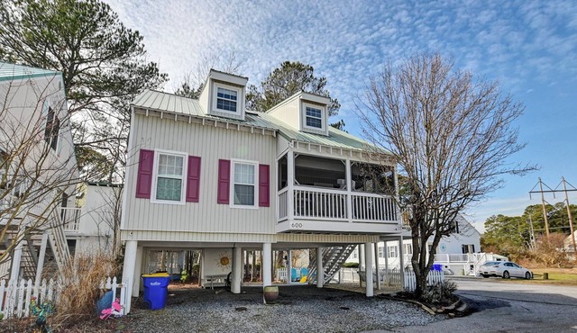 Charming 3 Bedroom Cottage in Bahama Beach Cottages! Dog Friendly, WIFI, Beach Town!