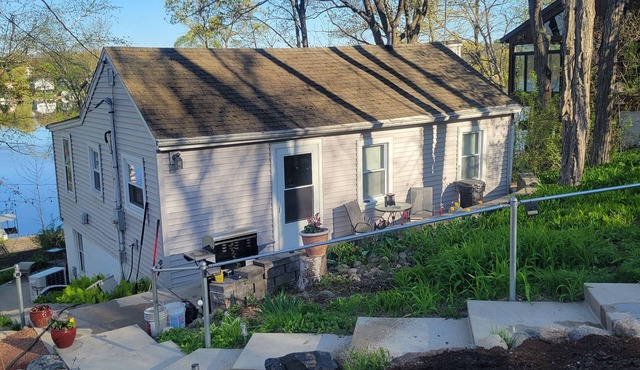 Charming 3-bedroom lake cottage in Kettle Moraine State Forest with AC, WiFi
