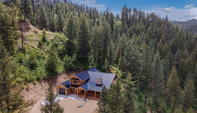 Charming 3-bedroom Mountain Home in Garden Valley-The Potato Shed