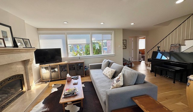 Charming 3-bedroom house near downtown Half Moon Bay and beaches