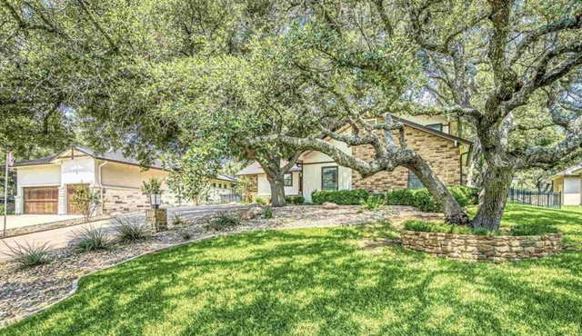 Charming 3-bedroom house in brilliant Horseshoe Bay West on RamRock Golf Course