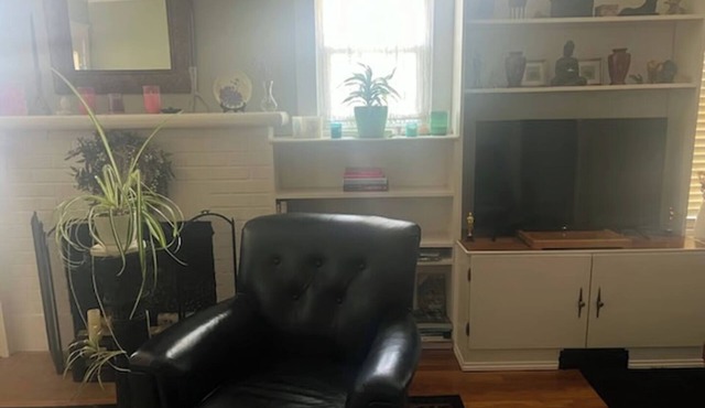 Charming 3-bedrooms, 2 bathrooms-close to OIT and Skylakes Hospital.