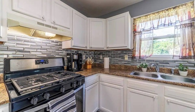 Charming 3-bedroom house in Michigan City, Minutes to Beach