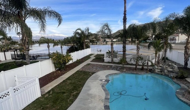 Charming 3-bedroom house in Moreno Valley with huge pool ,spa and connected lake