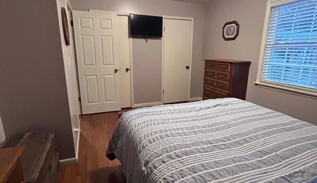 Charming 3-bedroom house in Mountain City beautiful big coy pond in backyard