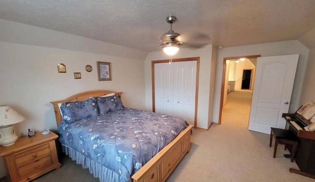 Charming 3-bedroom house in the beautiful mountains of Pine, Idaho.