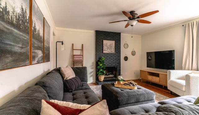 Charming 3-bedroom house, convenient location Overland Park