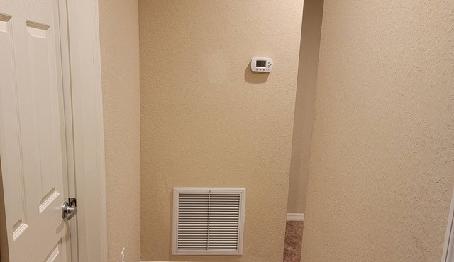 Charming 3-bedroom townhome with WiFi, AC in wonderful Wesley Chapel