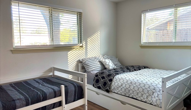 Charming 3-Bedroom,1-Bath Cozy Getaway with Modern Comforts and a Welcoming Vibe