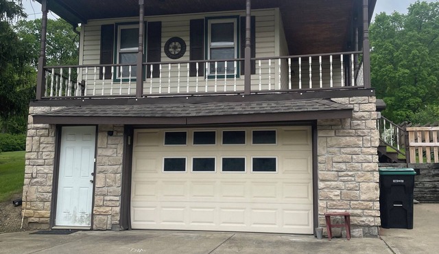 Charming 3 bedroom 1 bath house located 15 min away from Oakmont Country Club.