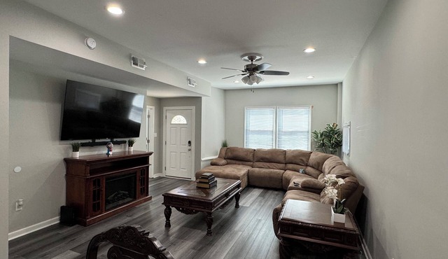 Charming 3 Bedroom, 1 Bath, Ground floor, 2 blocks from Ocean Gate Beach