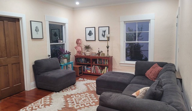 Charming 3-bedroom, 2.5 bath house in Berkeley close to everything.