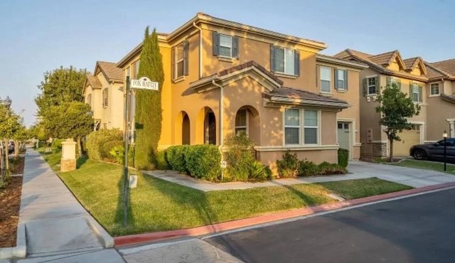 Charming 3-bedroom 2.5-bath House in pleasant Mossdale Community of Lathrop, CA.