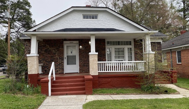 CHARMING 3 BEDROOM 2 BATHROOM HOUSE