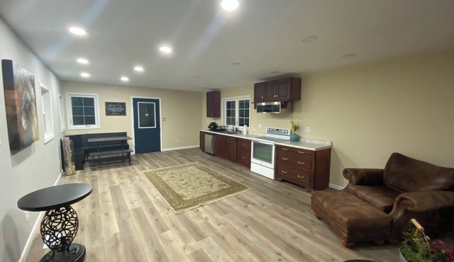 Charming 3-bedroom 2-bath house in Lakeside with WiFi and AC