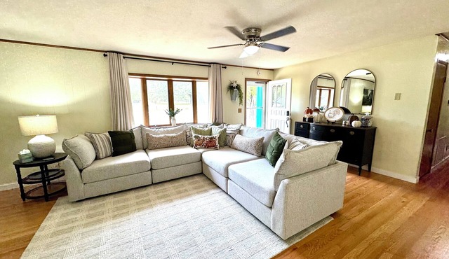 Charming 3 Bedroom, 2 Bath house in Marshall.