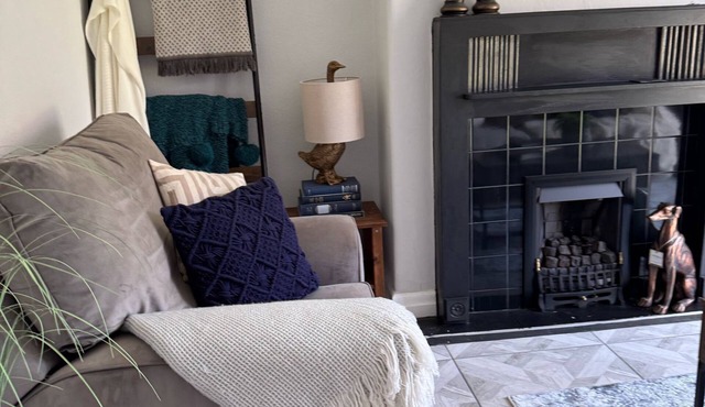 Charming 3-Bedroom, 2 Bathroom home in Urmston, sleeps 5.