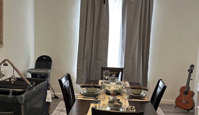 Charming 3-bedroom, 2-bathroom bungalow with AC, WiFi in lovely Bedford