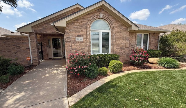 Charming 3-bedroom 2 bathroom lodge with AC, WiFi in delightful Lubbock .