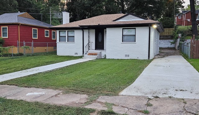 Charming 3-bedroom 2 bathroom house with WiFi, AC in marvelous Birmingham.